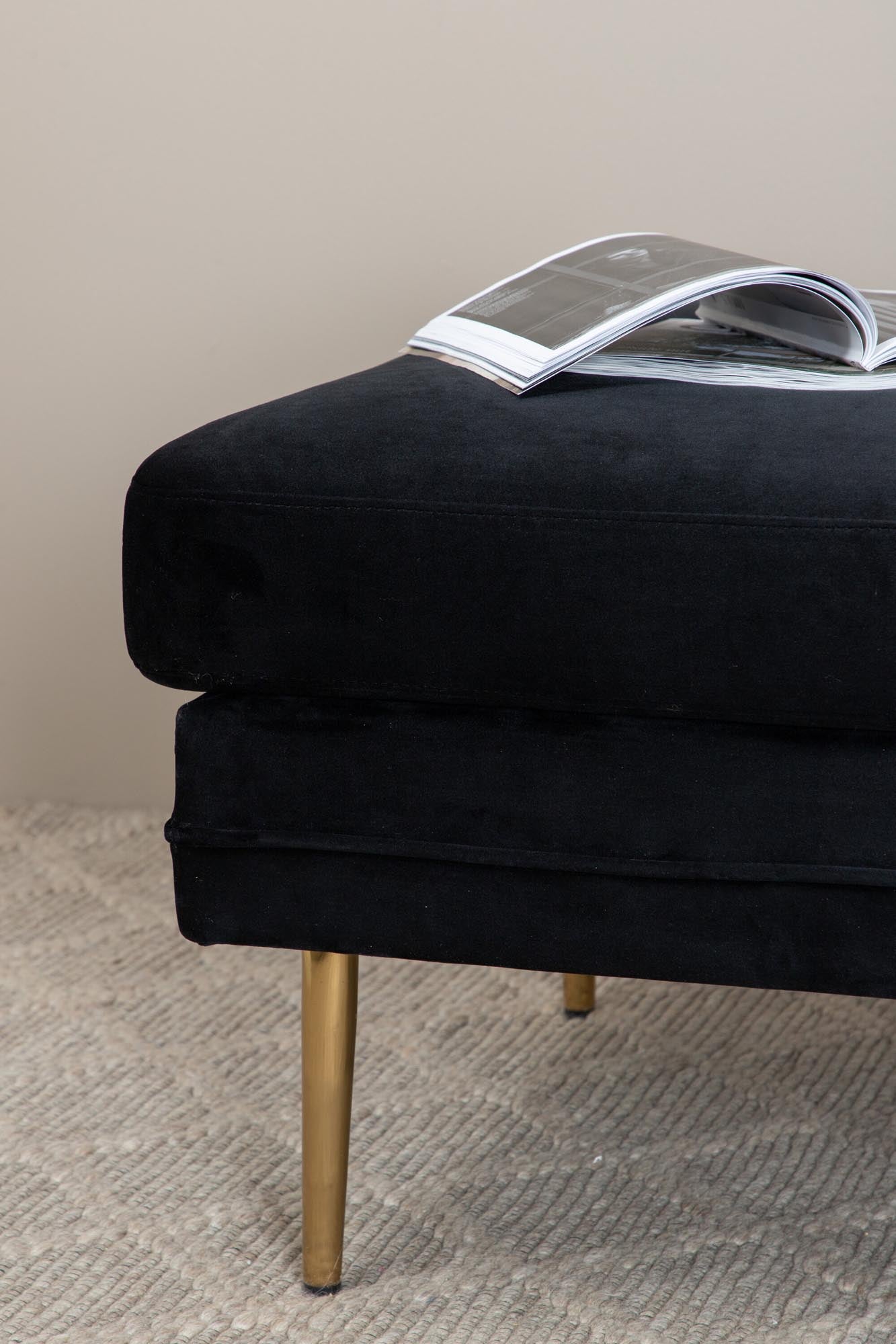 Boom Ottoman / Pouf in Schwarz präsentiert im Onlineshop von KAQTU Design AG. Ottoman ist von Venture Home