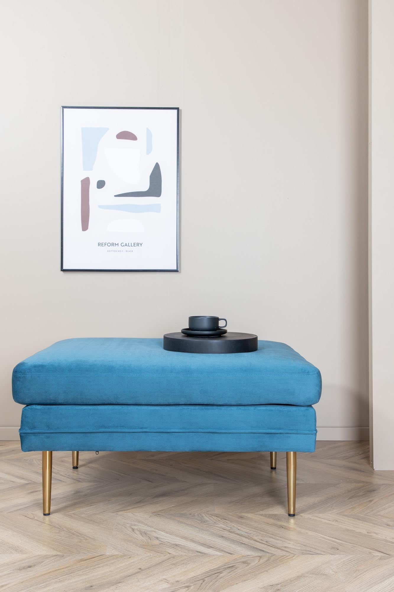 Boom Ottoman / Pouf in Blau präsentiert im Onlineshop von KAQTU Design AG. Ottoman ist von Venture Home
