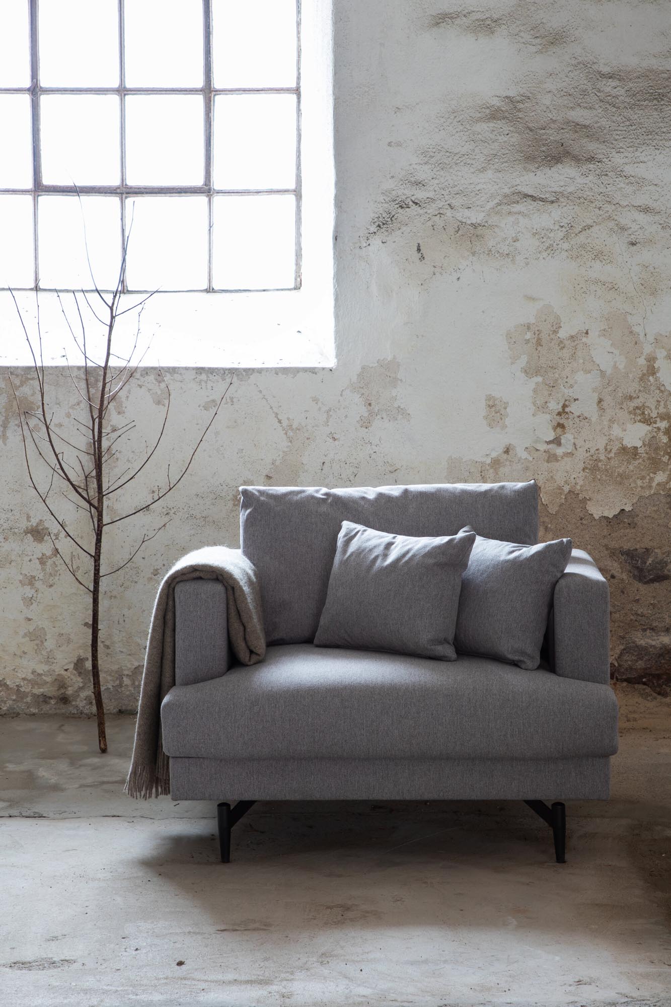 Sofia Sessel von Venture Home: Moderner Stil, komfortable Polsterung und pflegeleichte Materialien für ein einladendes Wohnambiente.