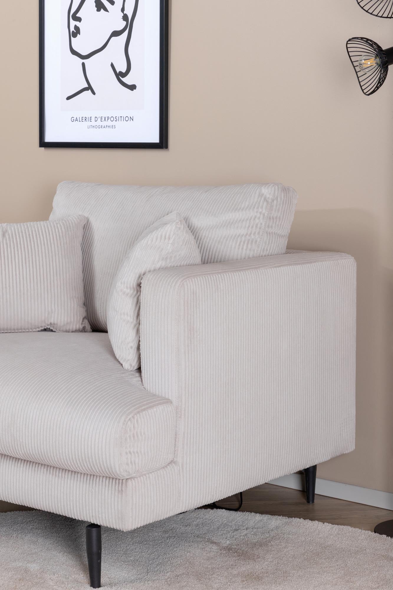 Sofia Sessel von Venture Home: Eleganz und Bequemlichkeit vereint in einem stilvollen Möbelstück für Ihr Zuhause.