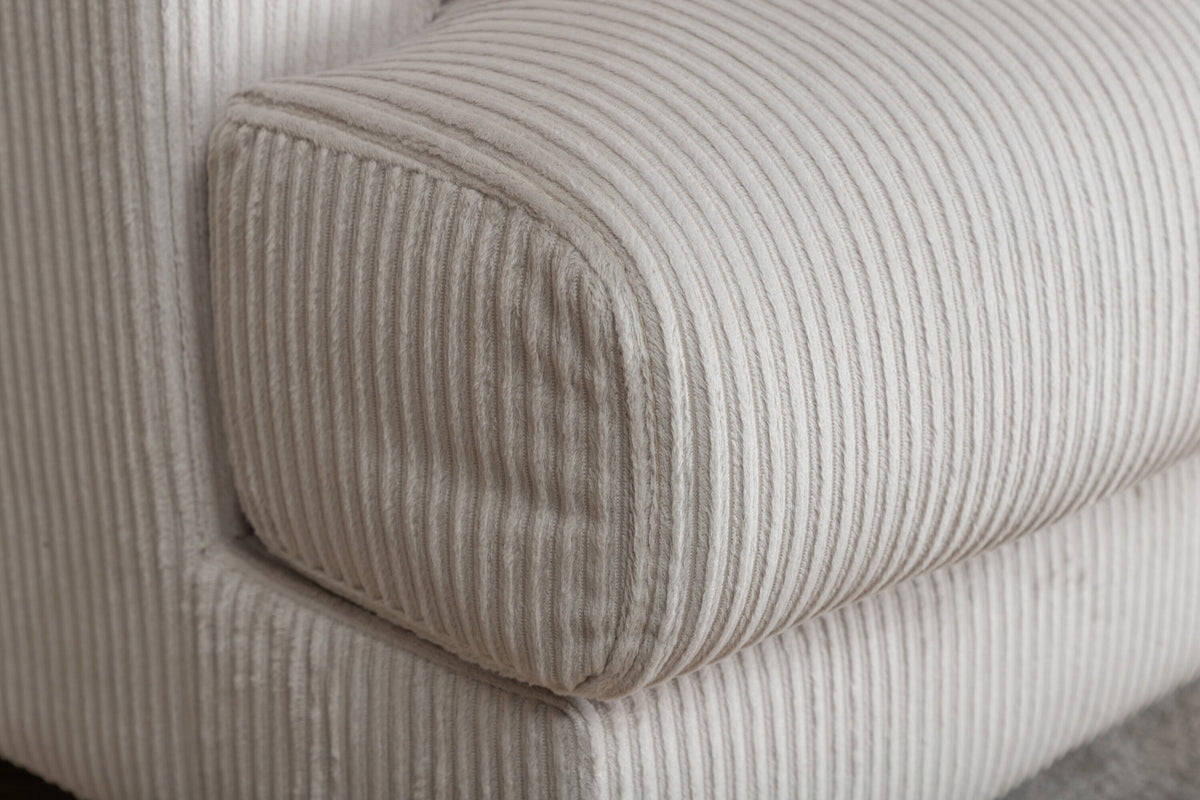 Sofia Sessel in Beige präsentiert im Onlineshop von KAQTU Design AG. Sessel mit Armlehnen ist von Venture Home
