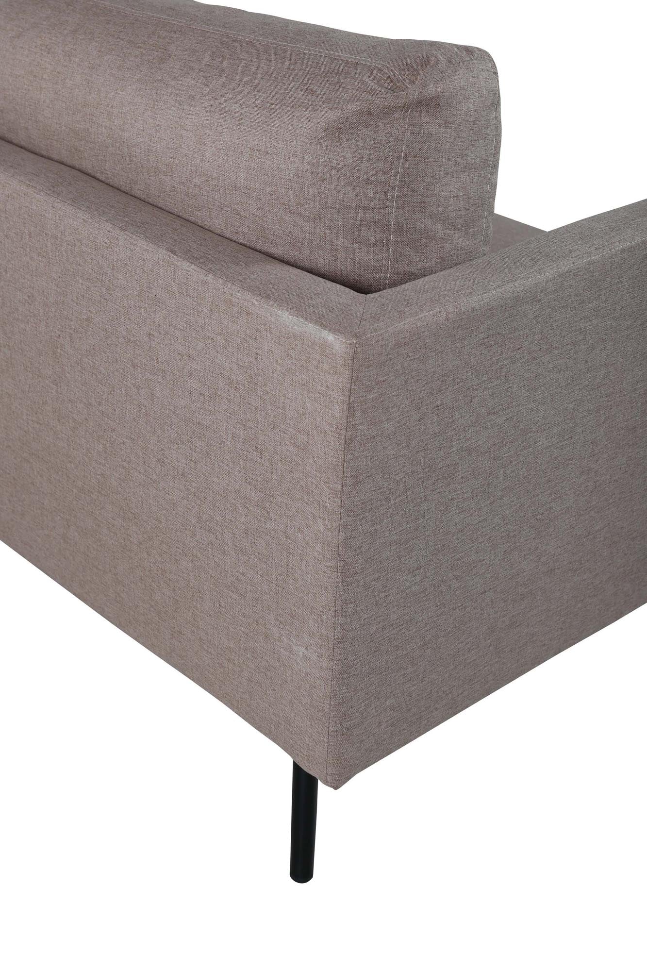 Entdecken Sie das Zoom 3er Sofa von Venture Home: Luxuriöser Komfort und modernes skandinavisches Design in elegantem Hellbeige.