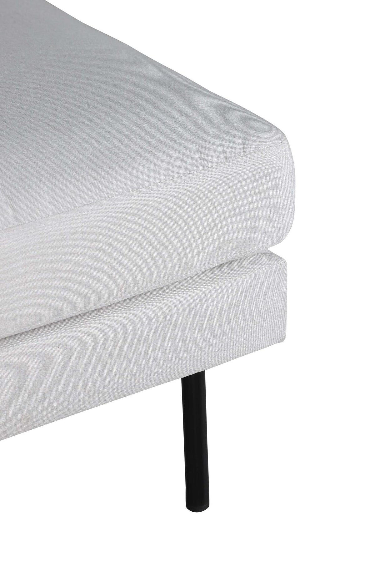 Zoom Ottoman / Pouf in Hell beige präsentiert im Onlineshop von KAQTU Design AG. Ottoman ist von Venture Home