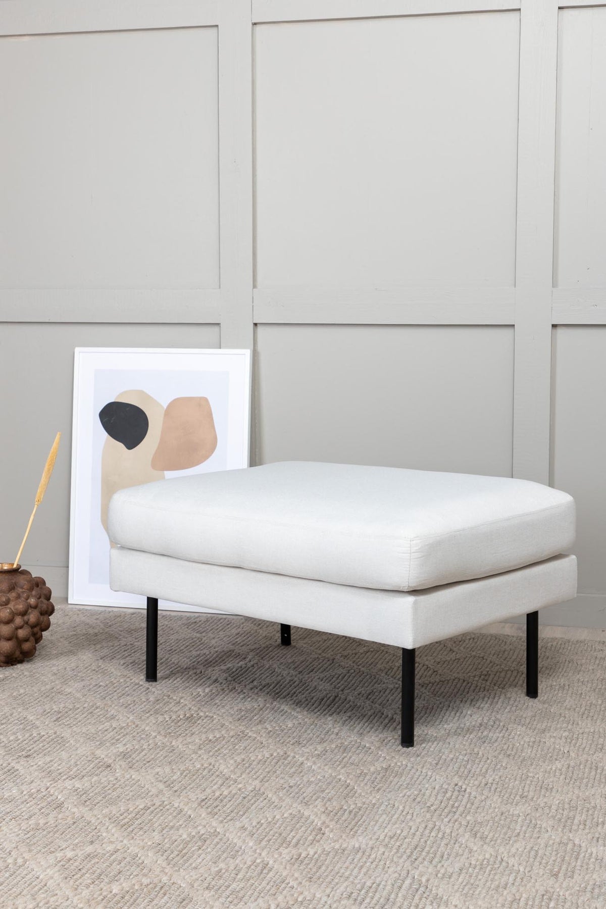 Zoom Ottoman / Pouf in Hell beige präsentiert im Onlineshop von KAQTU Design AG. Ottoman ist von Venture Home