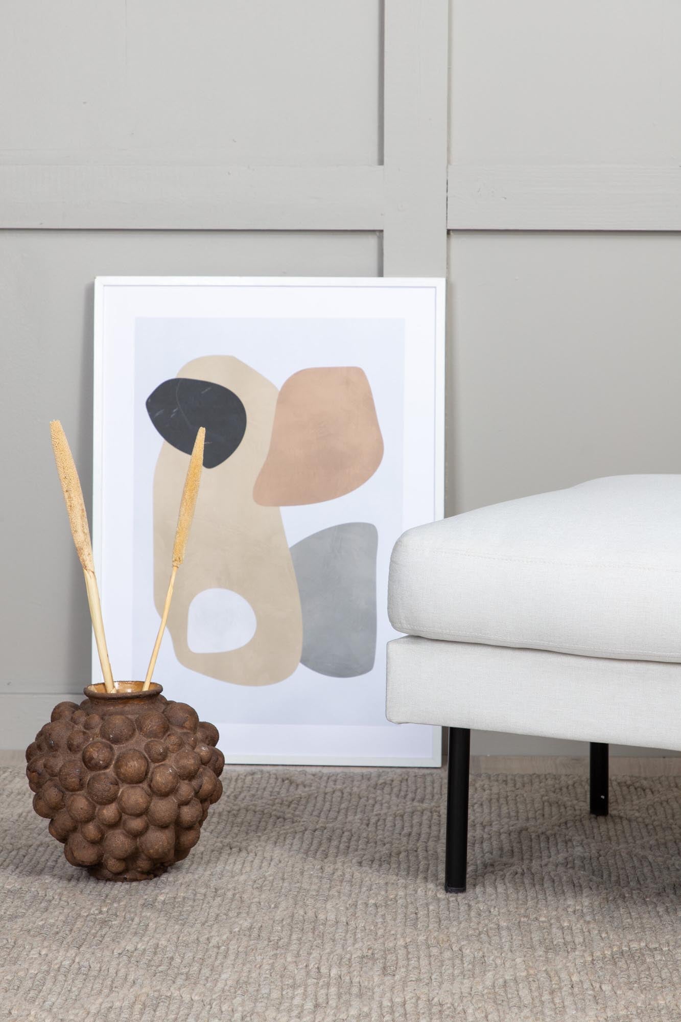 Entdecken Sie den eleganten Zoom Ottoman von Venture Home: Hochwertiger Samt, modernes Design und vielseitig einsetzbar als Sitzgelegenheit oder Dekoration.