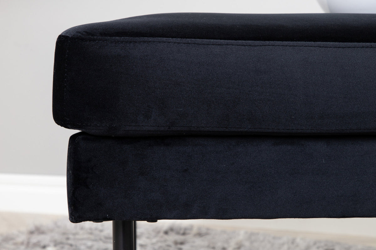 Zoom Ottoman / Pouf in Schwarz präsentiert im Onlineshop von KAQTU Design AG. Ottoman ist von Venture Home