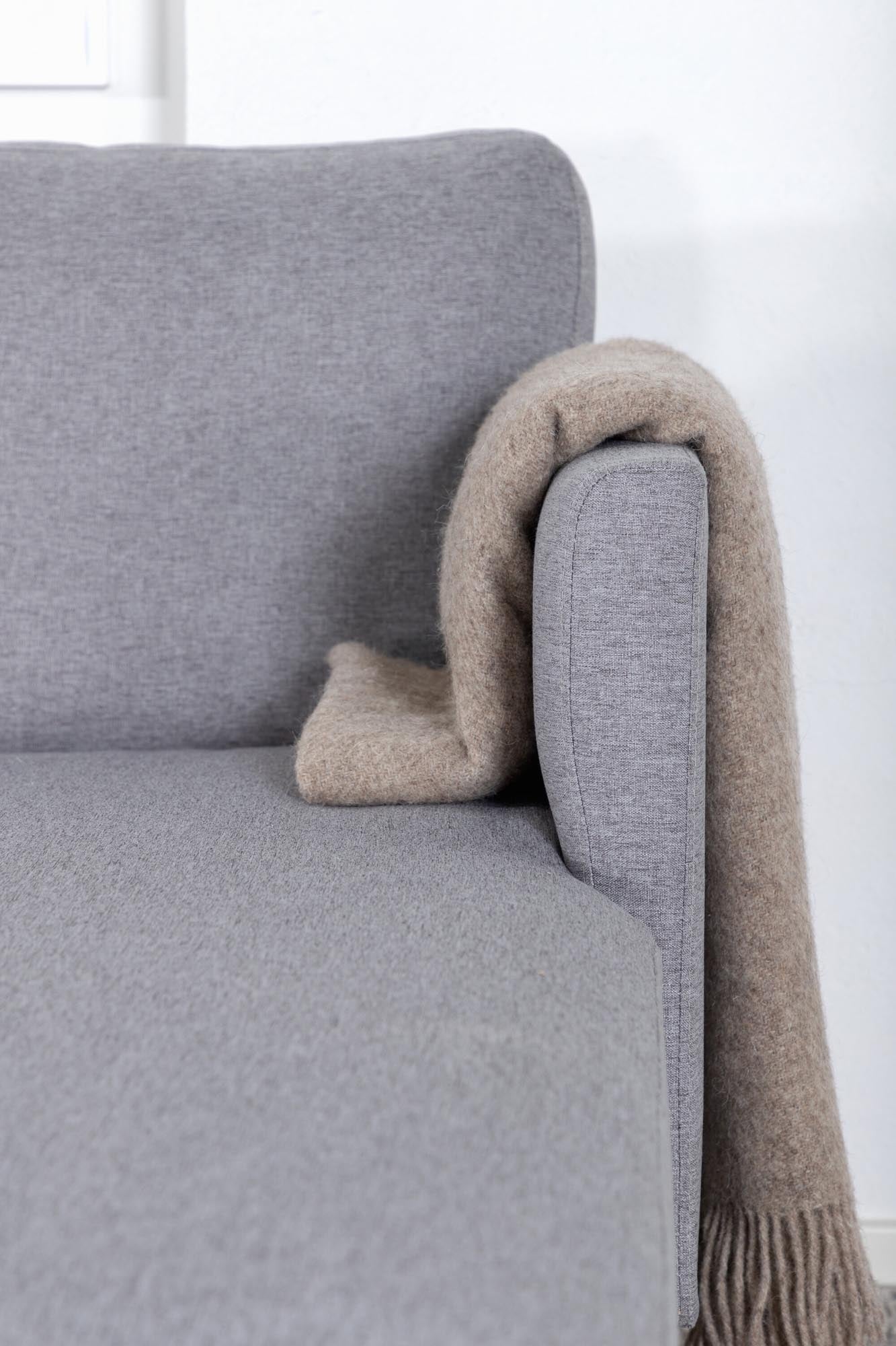 Zoom U-Sofa in Grau präsentiert im Onlineshop von KAQTU Design AG. L-Sofa rechts ist von Venture Home