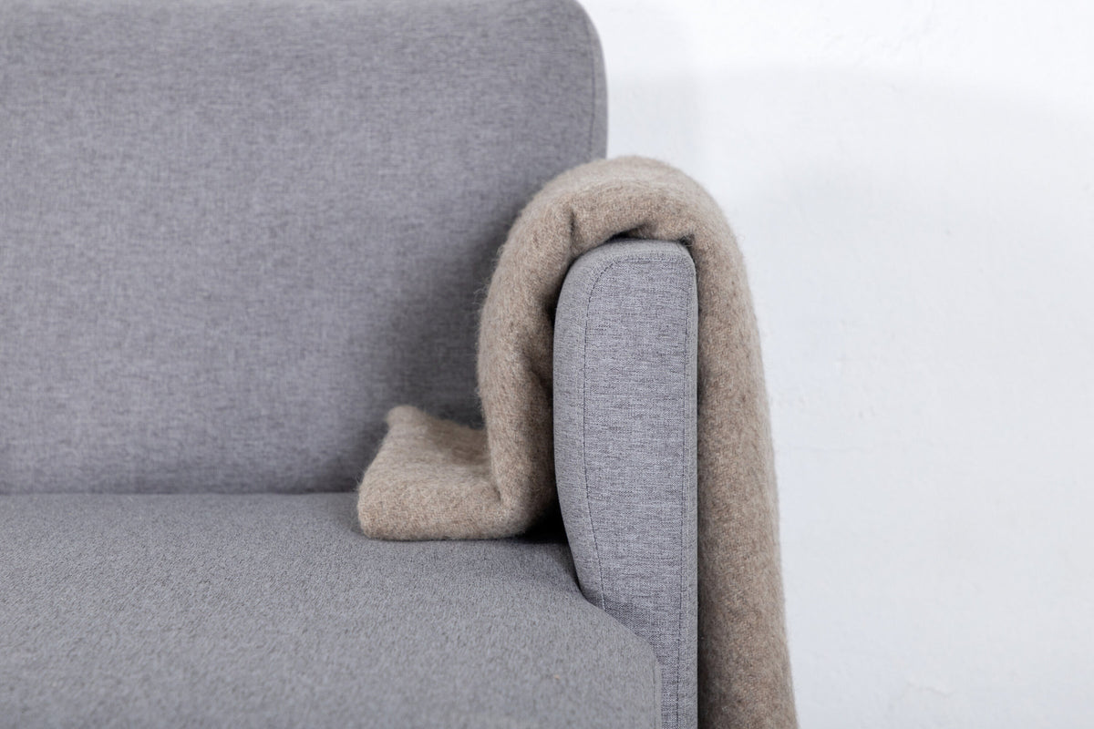 Zoom U-Sofa in Grau präsentiert im Onlineshop von KAQTU Design AG. L-Sofa rechts ist von Venture Home