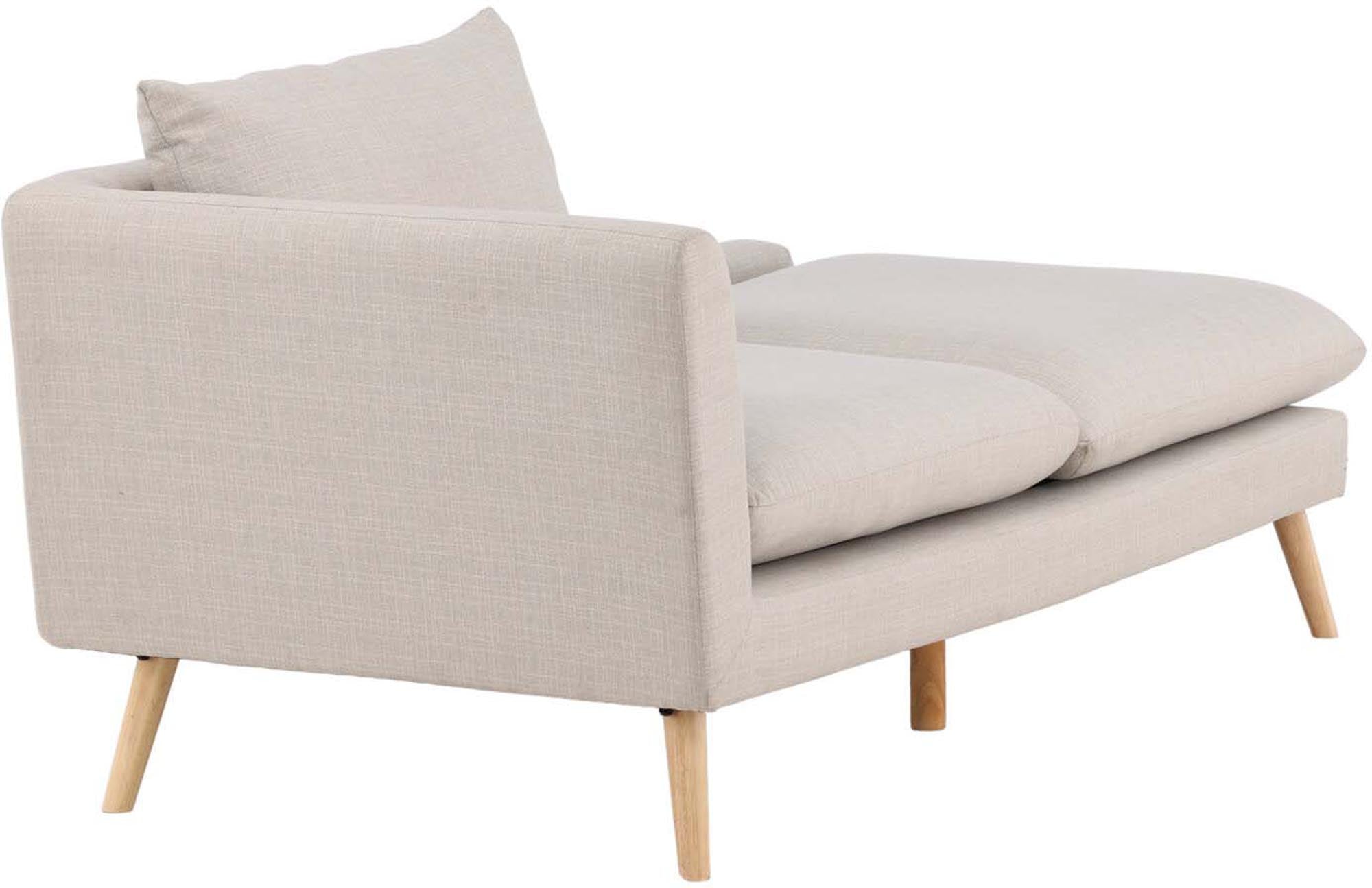 Entdecken Sie das Tacoma Sofa von Venture Home: modernes nordisches Design, hochwertige Materialien und optimalen Komfort für Ihr Wohnzimmer.