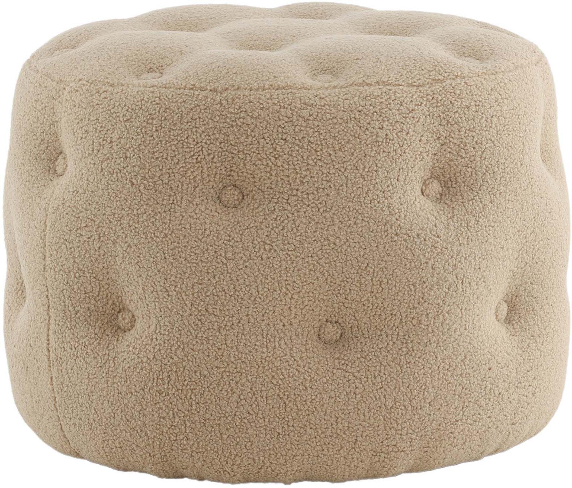 Der Benjamin Ottoman / Pouf von Venture Home vereint elegantes Design und hohen Komfort. Der zylinderförmige Pouf aus luxuriösem Teddystoff in sanftem Beige ist ein stilvolles Highlight für jedes Zuhause.