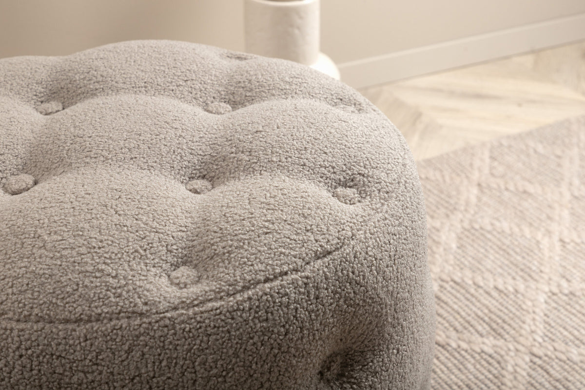 Benjamin Ottoman / Pouf in Greige präsentiert im Onlineshop von KAQTU Design AG. Pouf ist von Venture Home