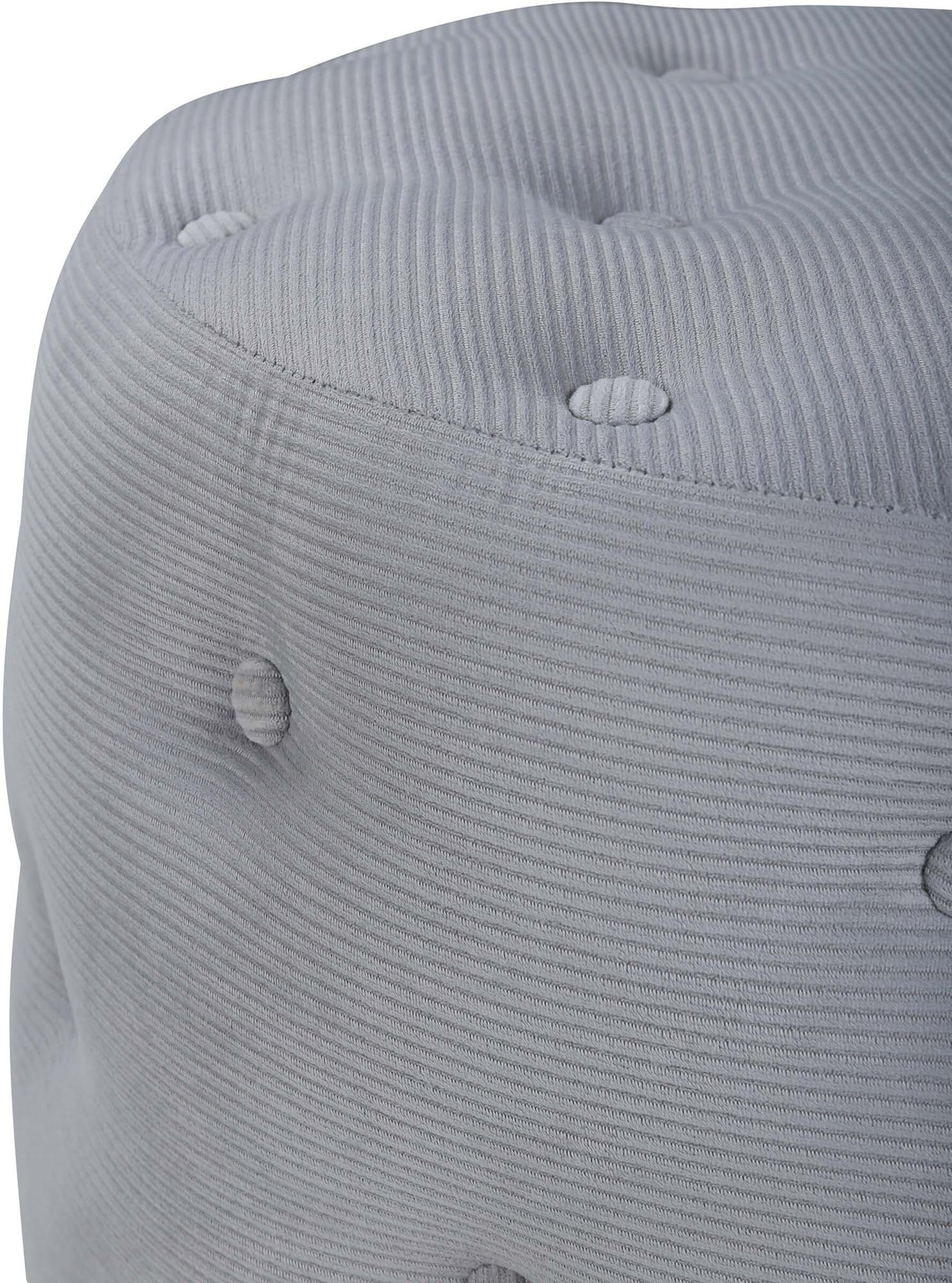 Der Benjamin Ottoman / Pouf von Venture Home vereint Komfort und Stil. Mit seinem zylinderförmigen Design und dem sanften Beigeton ist er das perfekte Accessoire für Ihr Zuhause.