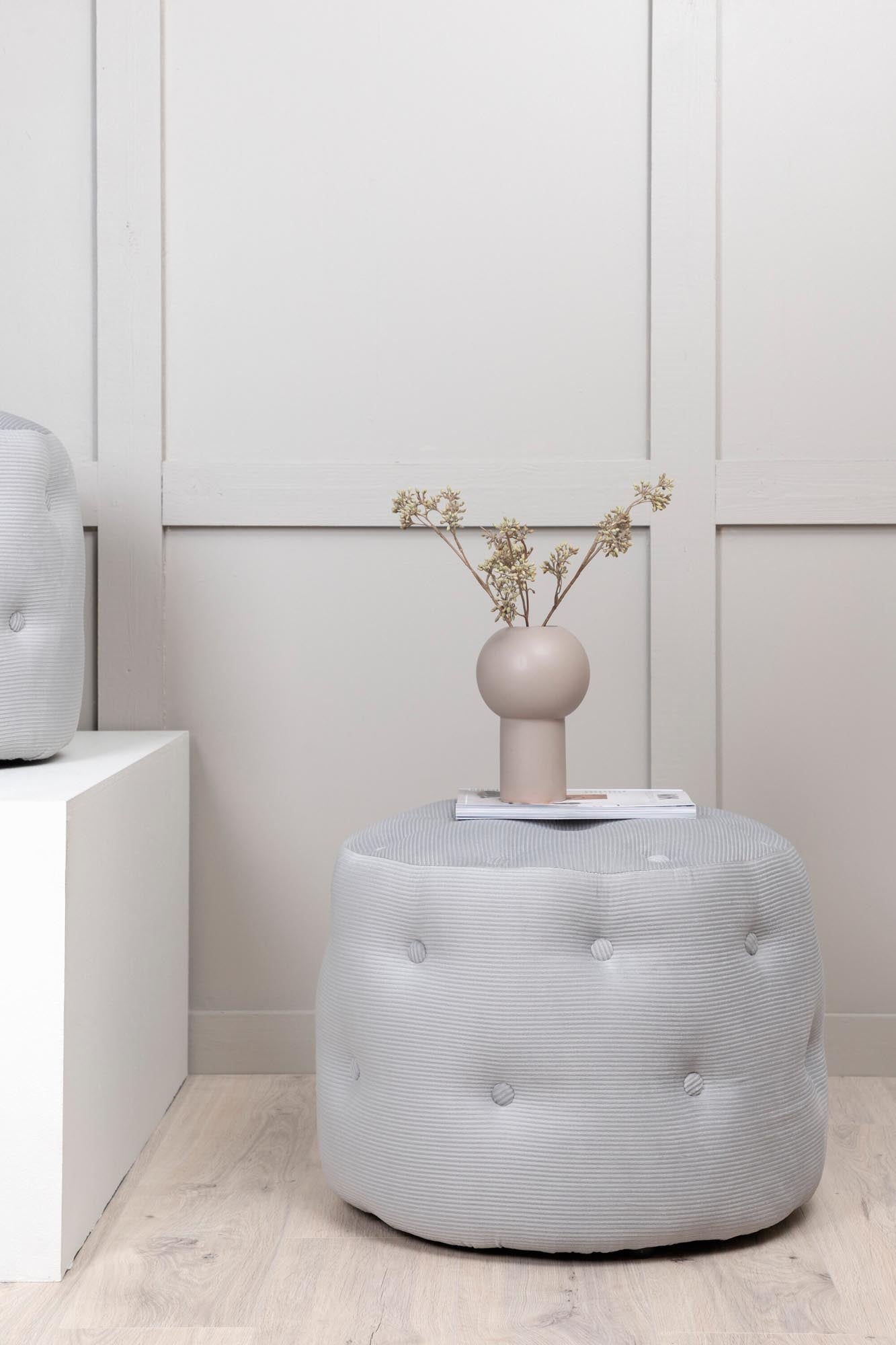 Benjamin Ottoman / Pouf in Grau präsentiert im Onlineshop von KAQTU Design AG. Pouf ist von Venture Home