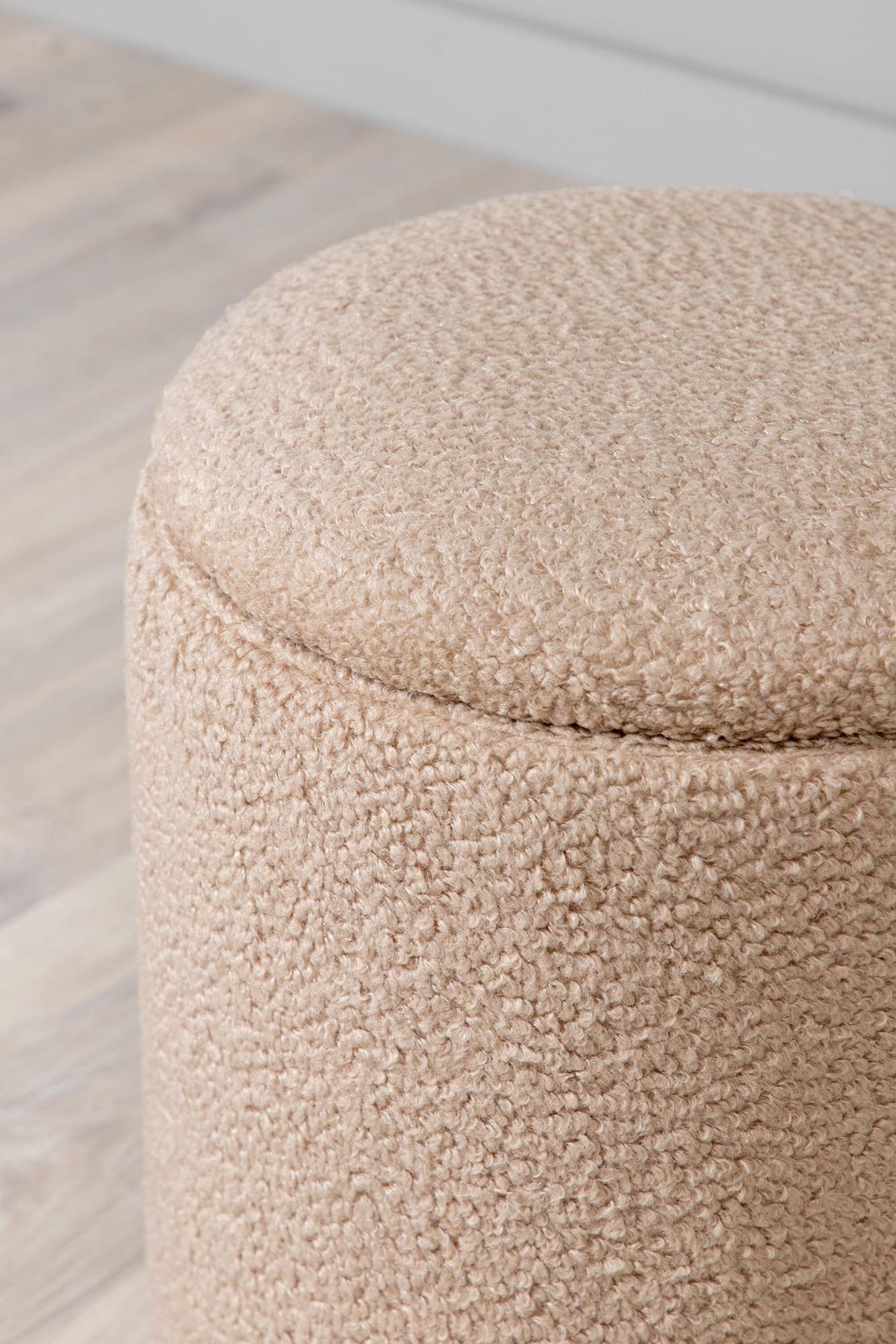 Benji Ottoman / Pouf in Beige präsentiert im Onlineshop von KAQTU Design AG. Pouf ist von Venture Home