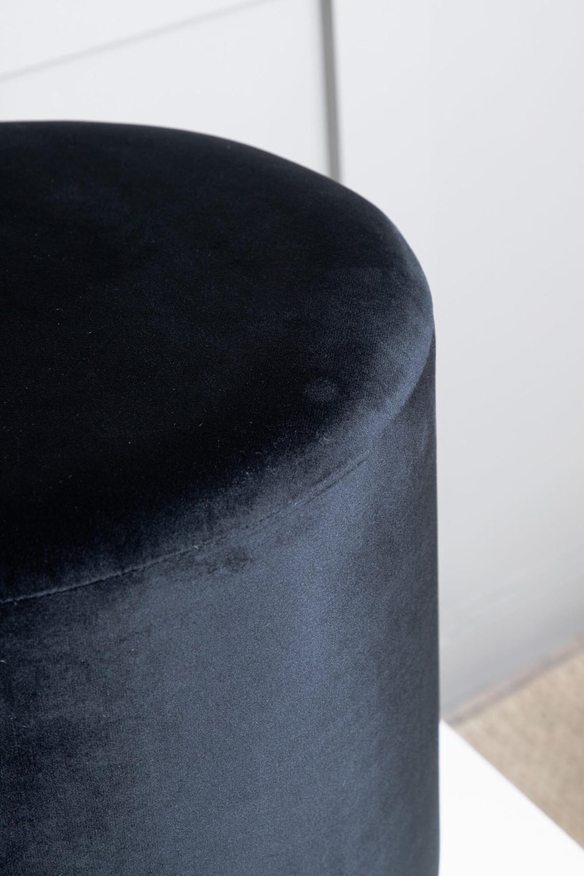 Benji Ottoman / Pouf in Schwarz präsentiert im Onlineshop von KAQTU Design AG. Pouf ist von Venture Home
