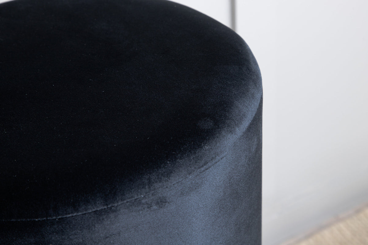 Benji Ottoman / Pouf in Schwarz präsentiert im Onlineshop von KAQTU Design AG. Pouf ist von Venture Home