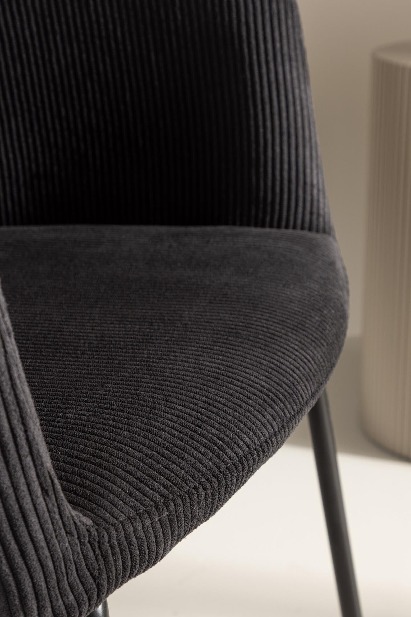 Berit Stuhl von Venture Home: Komfort und Design für Ihr Esszimmer.