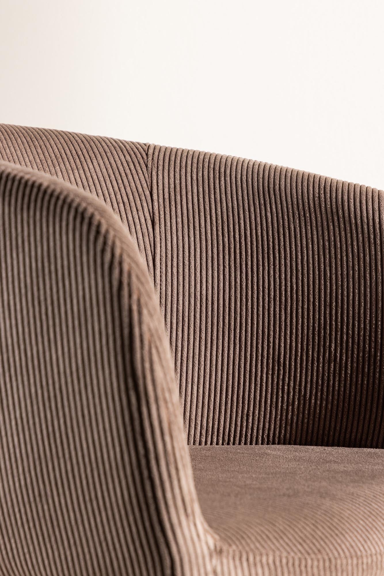 Berit Stuhl: Modernes Design trifft auf bequemen Sitzkomfort.