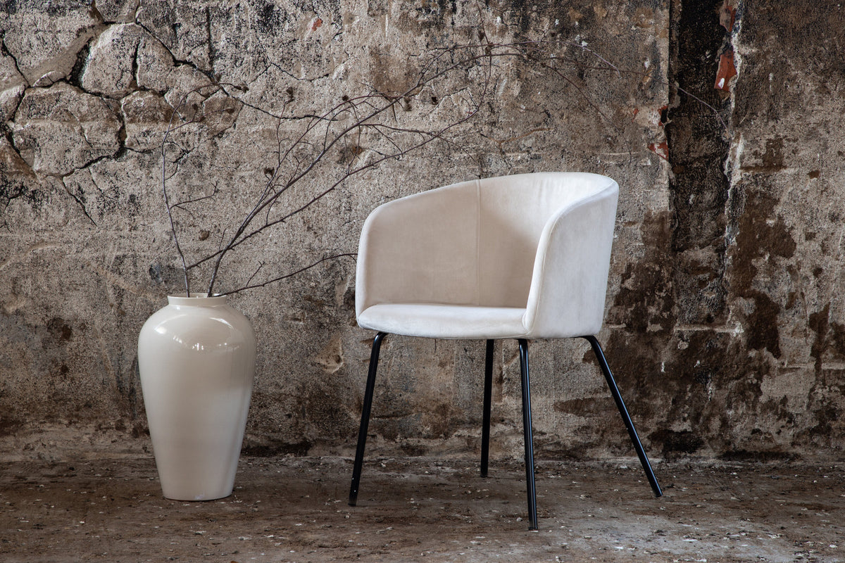Berit Stuhl in Beige präsentiert im Onlineshop von KAQTU Design AG. Schalenstuhl mit Armlehne ist von Venture Home