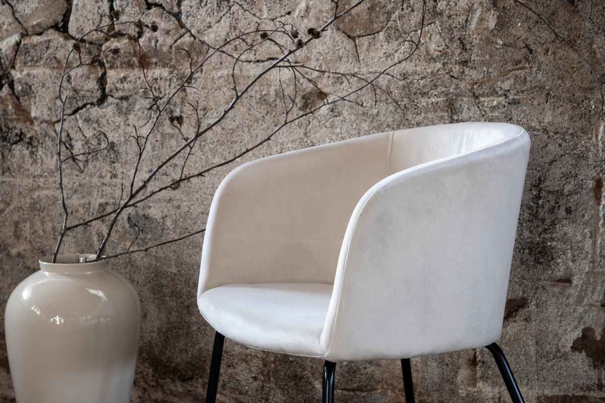 Berit Stuhl in Beige präsentiert im Onlineshop von KAQTU Design AG. Schalenstuhl mit Armlehne ist von Venture Home
