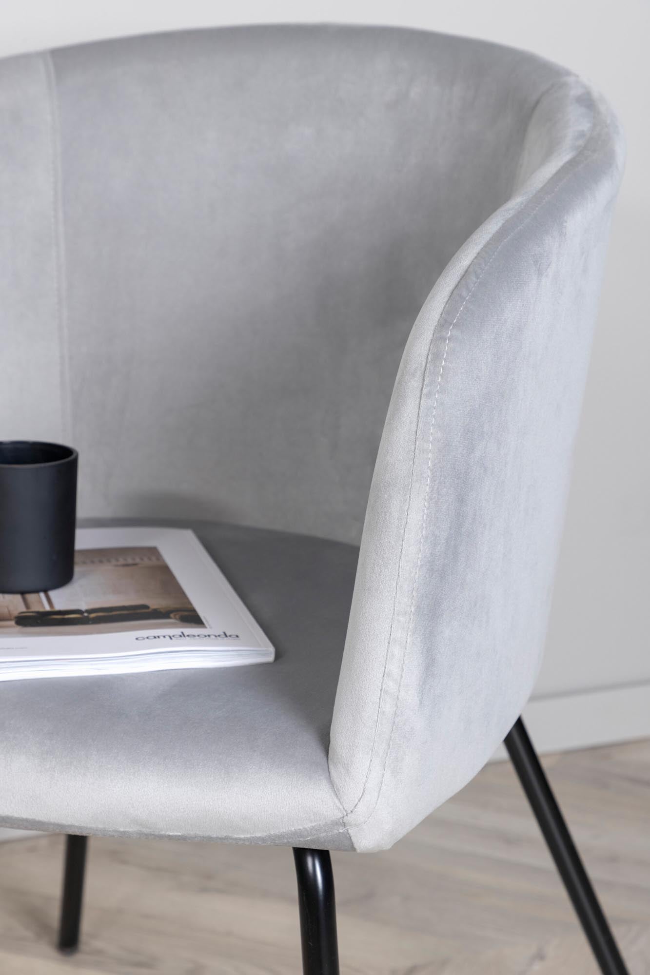 Eleganter Berit Stuhl: Perfekte Ergänzung für zeitgemässe Interieurs.