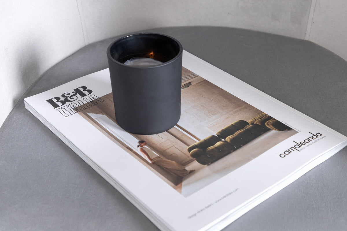 Berit Stuhl in Grau präsentiert im Onlineshop von KAQTU Design AG. Schalenstuhl mit Armlehne ist von Venture Home