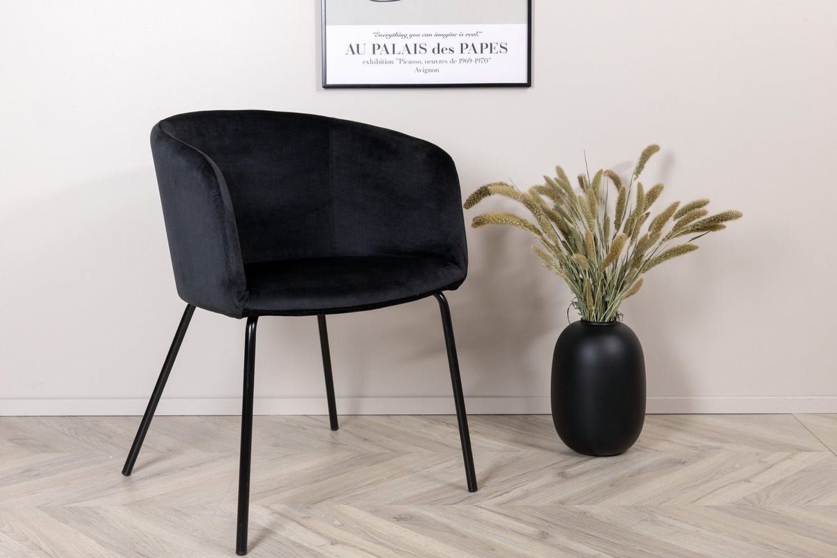 Berit Stuhl in Schwarz präsentiert im Onlineshop von KAQTU Design AG. Schalenstuhl mit Armlehne ist von Venture Home