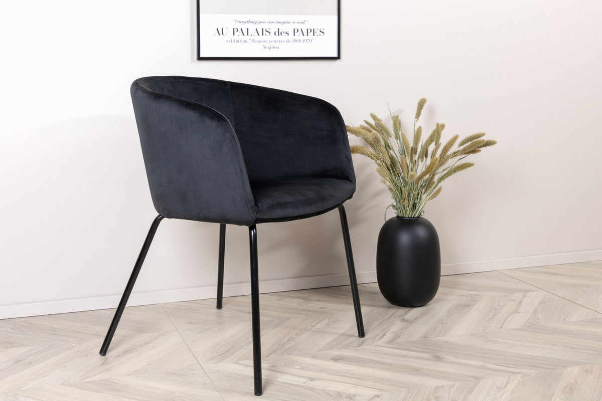 Berit Stuhl in Schwarz präsentiert im Onlineshop von KAQTU Design AG. Schalenstuhl mit Armlehne ist von Venture Home
