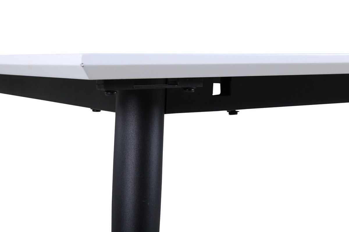 Jimmy Tisch in Weiss präsentiert im Onlineshop von KAQTU Design AG. Esstisch ist von Venture Home