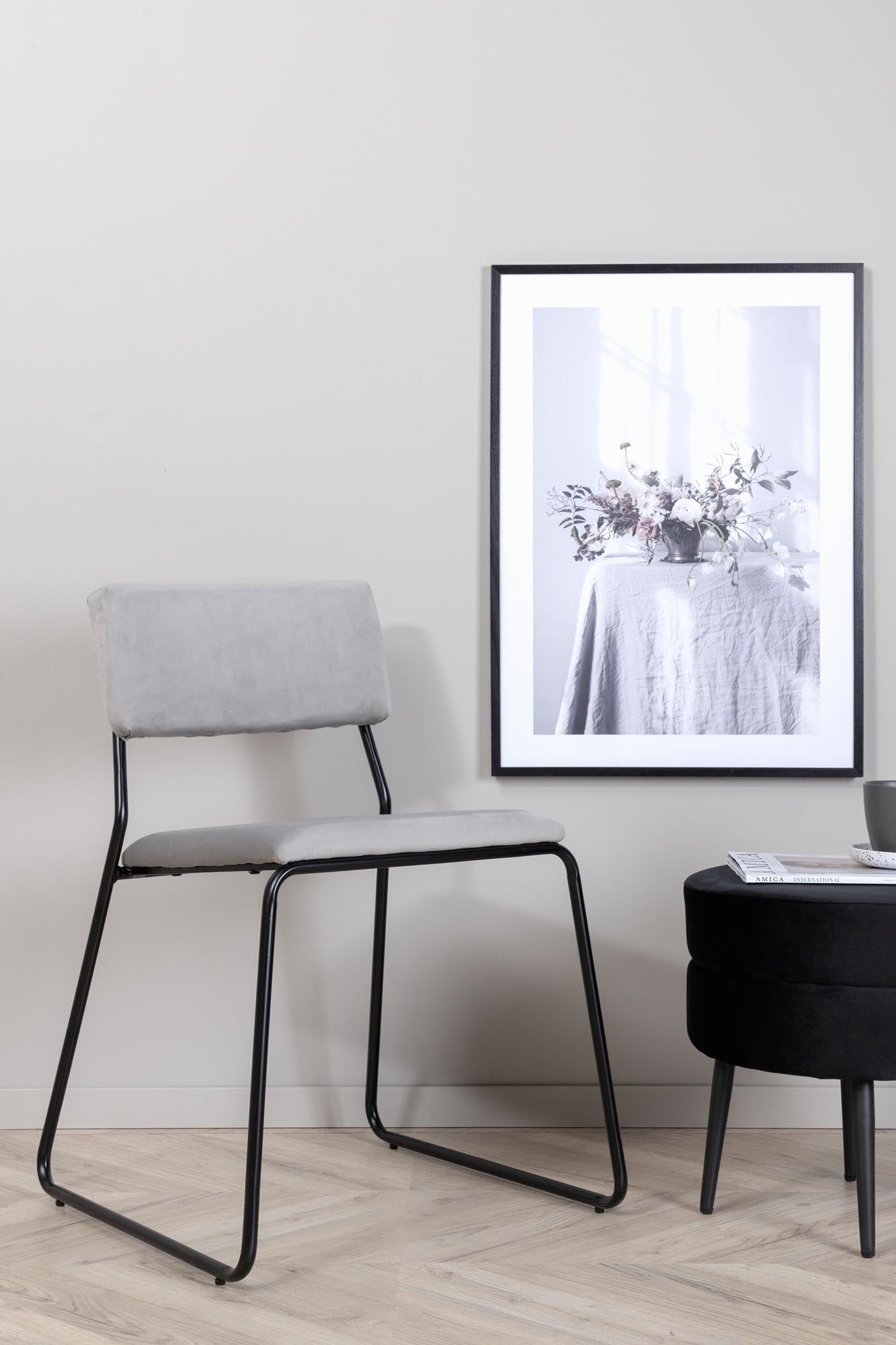 Kenth Stuhl: Eleganz trifft Funktionalität für Ihr Zuhause.