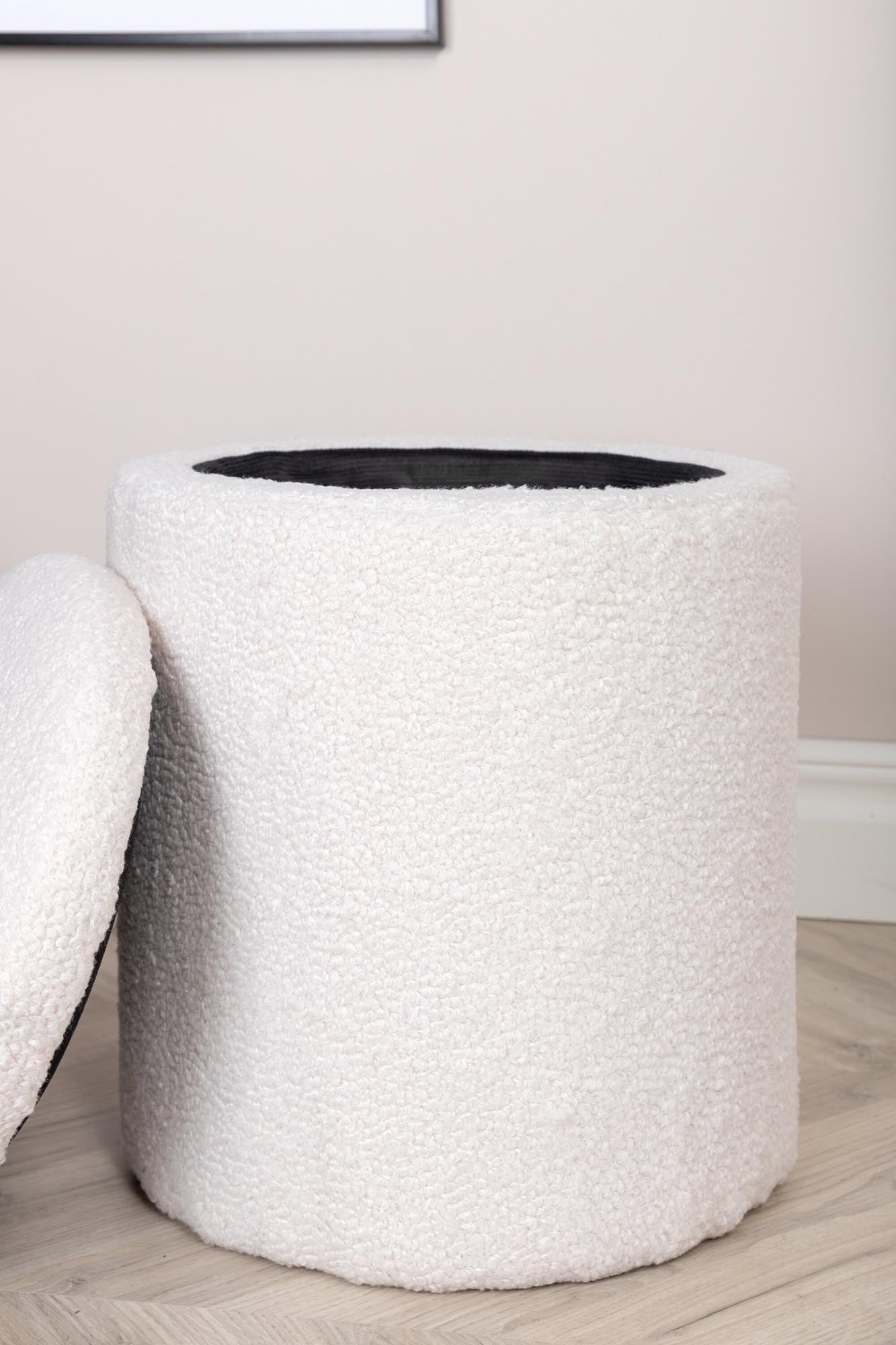 Limpen Ottoman / Pouf in Weiss präsentiert im Onlineshop von KAQTU Design AG. Pouf ist von Venture Home