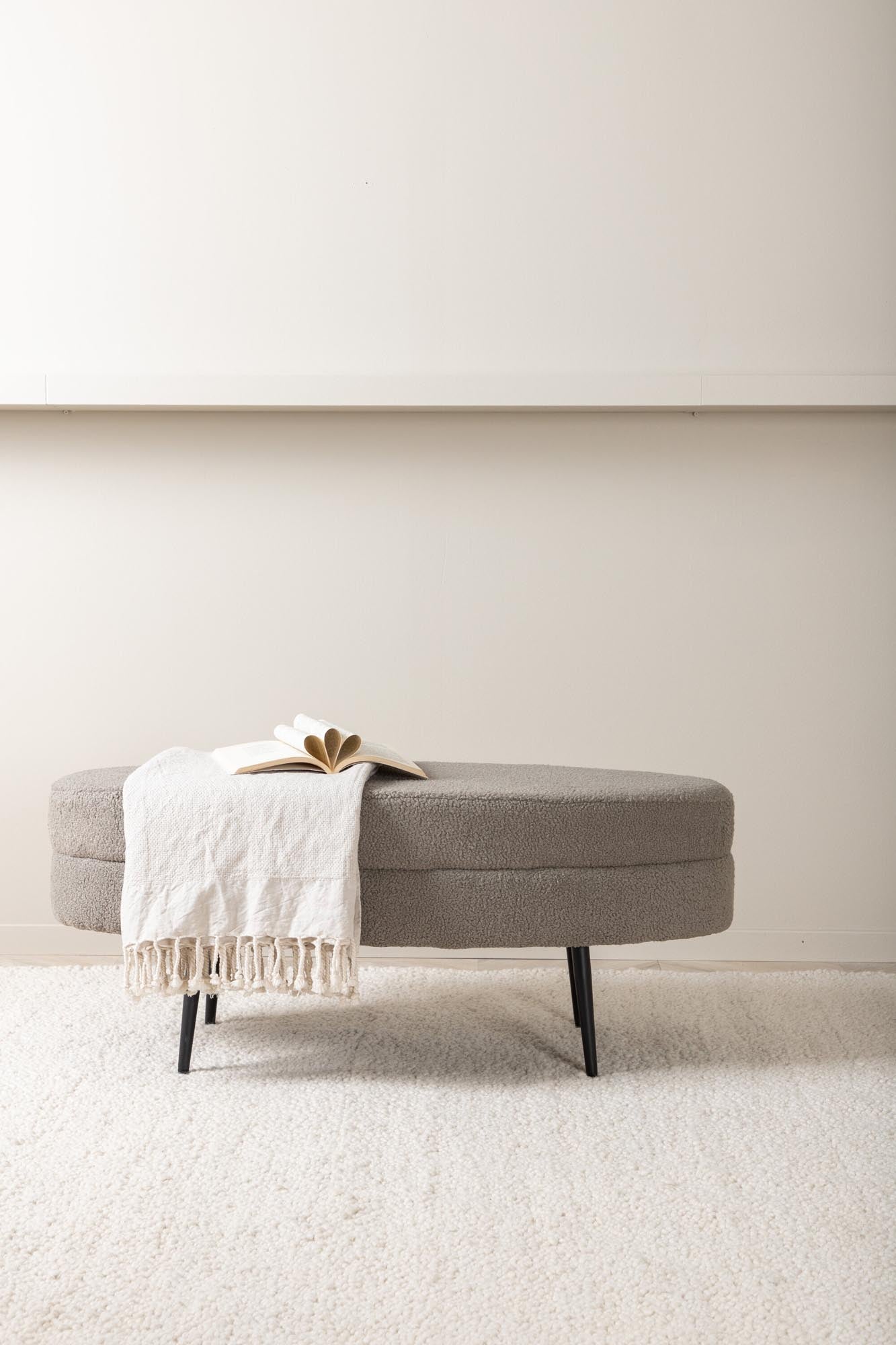 Stilvoller Otto Ottoman von Venture Home: Bequemer Pouf in Beige, ideal für Wohnzimmer, Schlafzimmer und Flur. Hochwertige Materialien für Komfort.