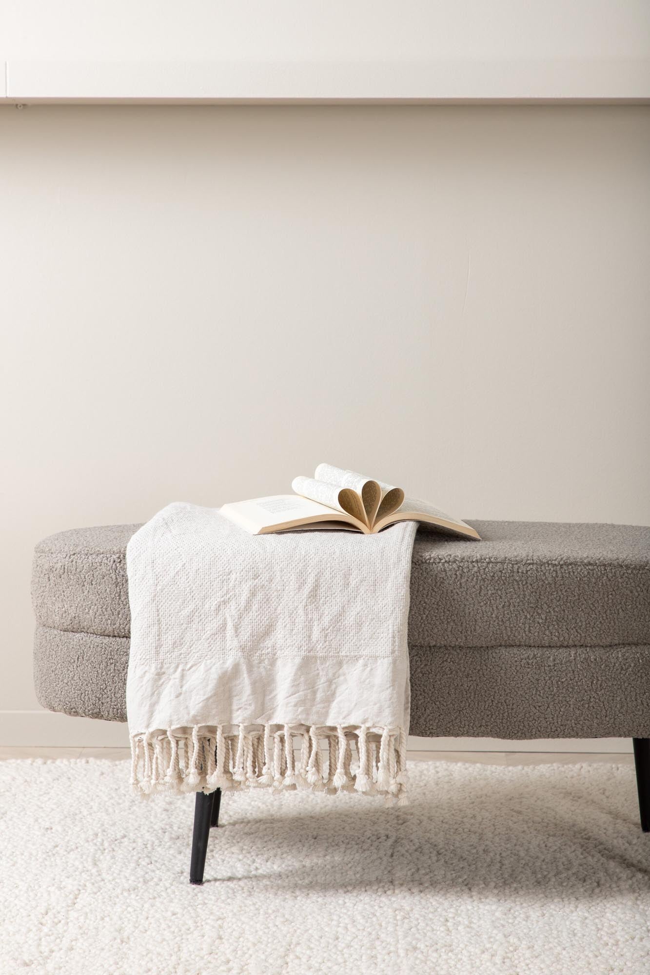 Venture Home Otto Ottoman: Komfort und Stil für jeden Raum.