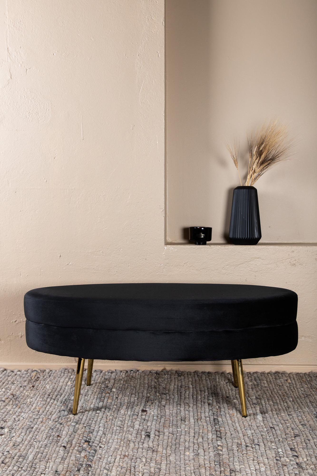 Stilvoller Pouf von Venture Home: Perfekt für modernes Wohnen.