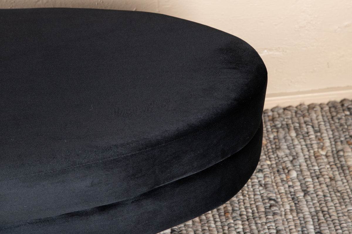 Otto Ottoman / Pouf in Schwarz präsentiert im Onlineshop von KAQTU Design AG. Ottoman ist von Venture Home