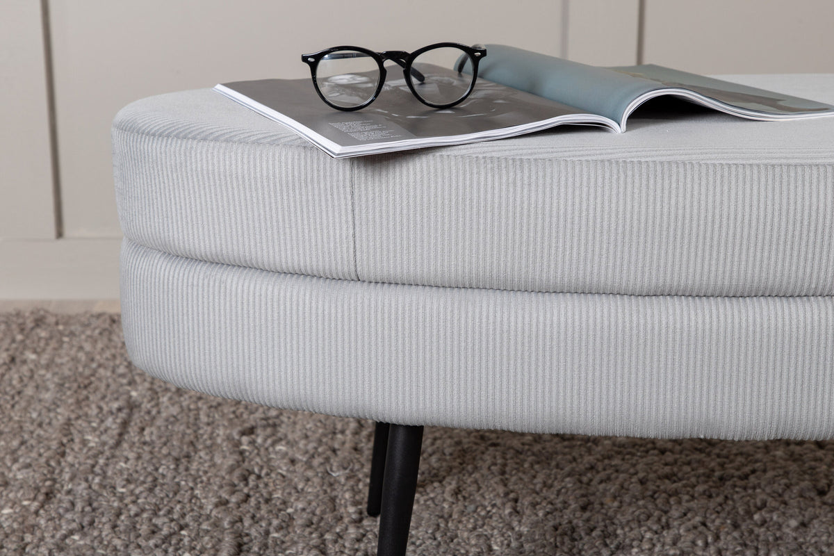 Otto Ottoman / Pouf in Grau präsentiert im Onlineshop von KAQTU Design AG. Ottoman ist von Venture Home