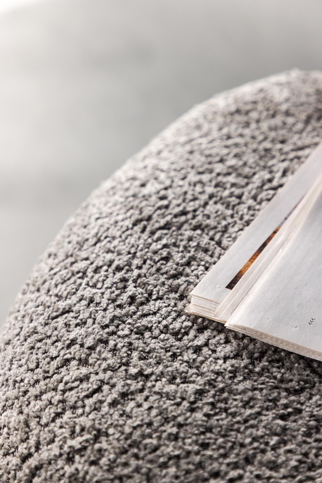 Peg Pouf von Venture Home: Modernes Design trifft auf Gemütlichkeit.