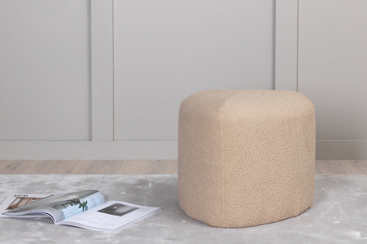 Peg Ottoman / Pouf in Beige präsentiert im Onlineshop von KAQTU Design AG. Pouf ist von Venture Home