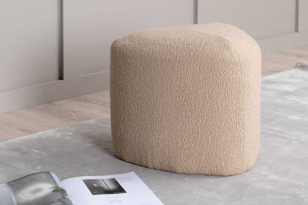 Peg Ottoman / Pouf in Beige präsentiert im Onlineshop von KAQTU Design AG. Pouf ist von Venture Home