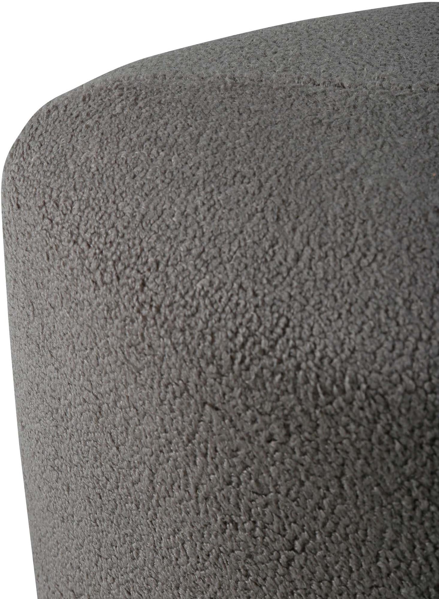 Moderner Peg Ottoman von Venture Home – vielseitig und komfortabel.