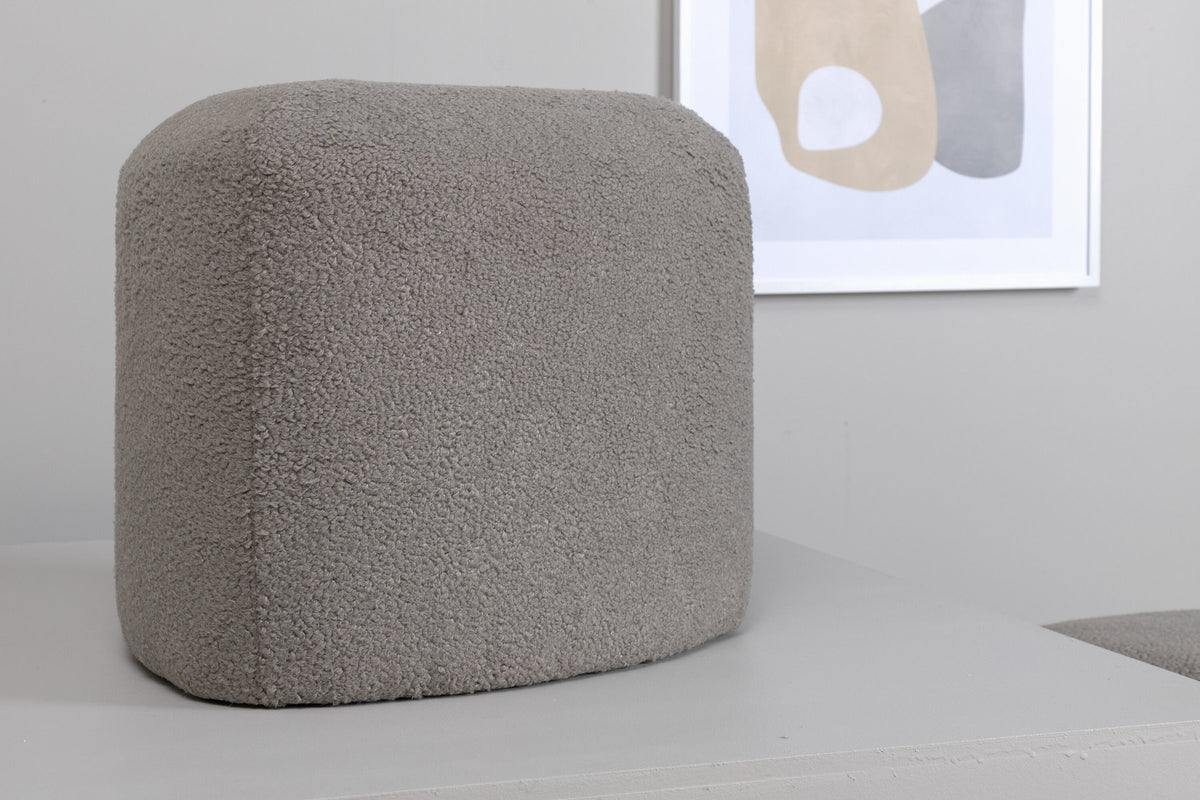 Peg Ottoman / Pouf in Grau präsentiert im Onlineshop von KAQTU Design AG. Pouf ist von Venture Home