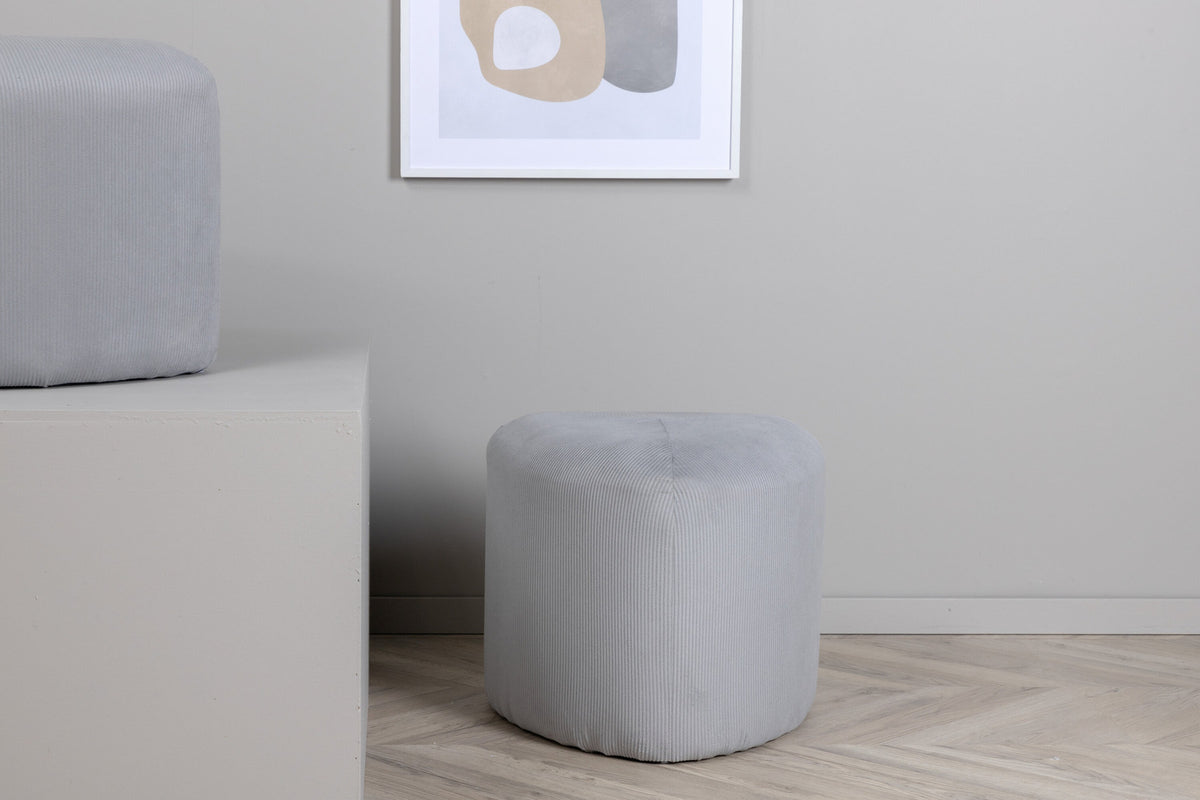 Peg Ottoman / Pouf in Grau präsentiert im Onlineshop von KAQTU Design AG. Pouf ist von Venture Home
