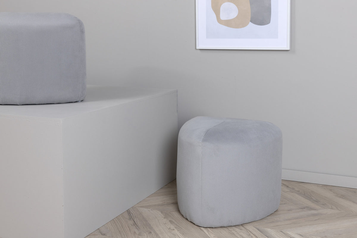 Peg Ottoman / Pouf in Grau präsentiert im Onlineshop von KAQTU Design AG. Pouf ist von Venture Home