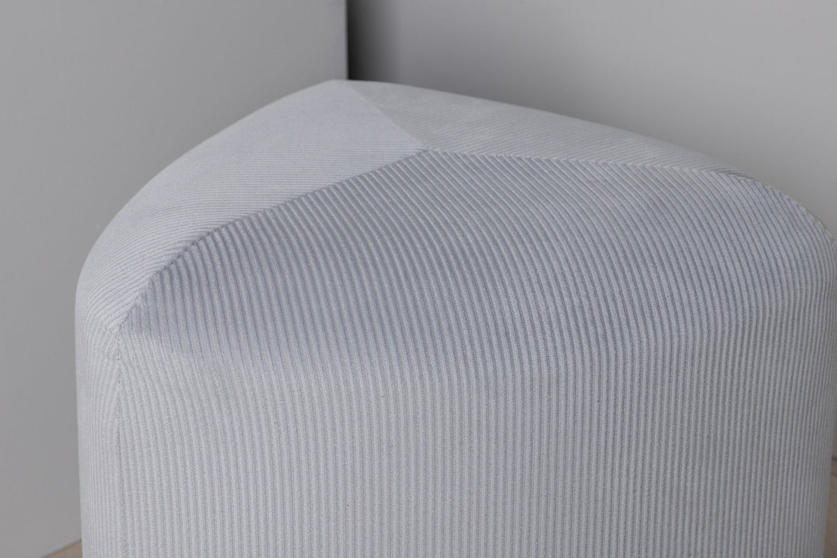 Peg Ottoman / Pouf in Grau präsentiert im Onlineshop von KAQTU Design AG. Pouf ist von Venture Home