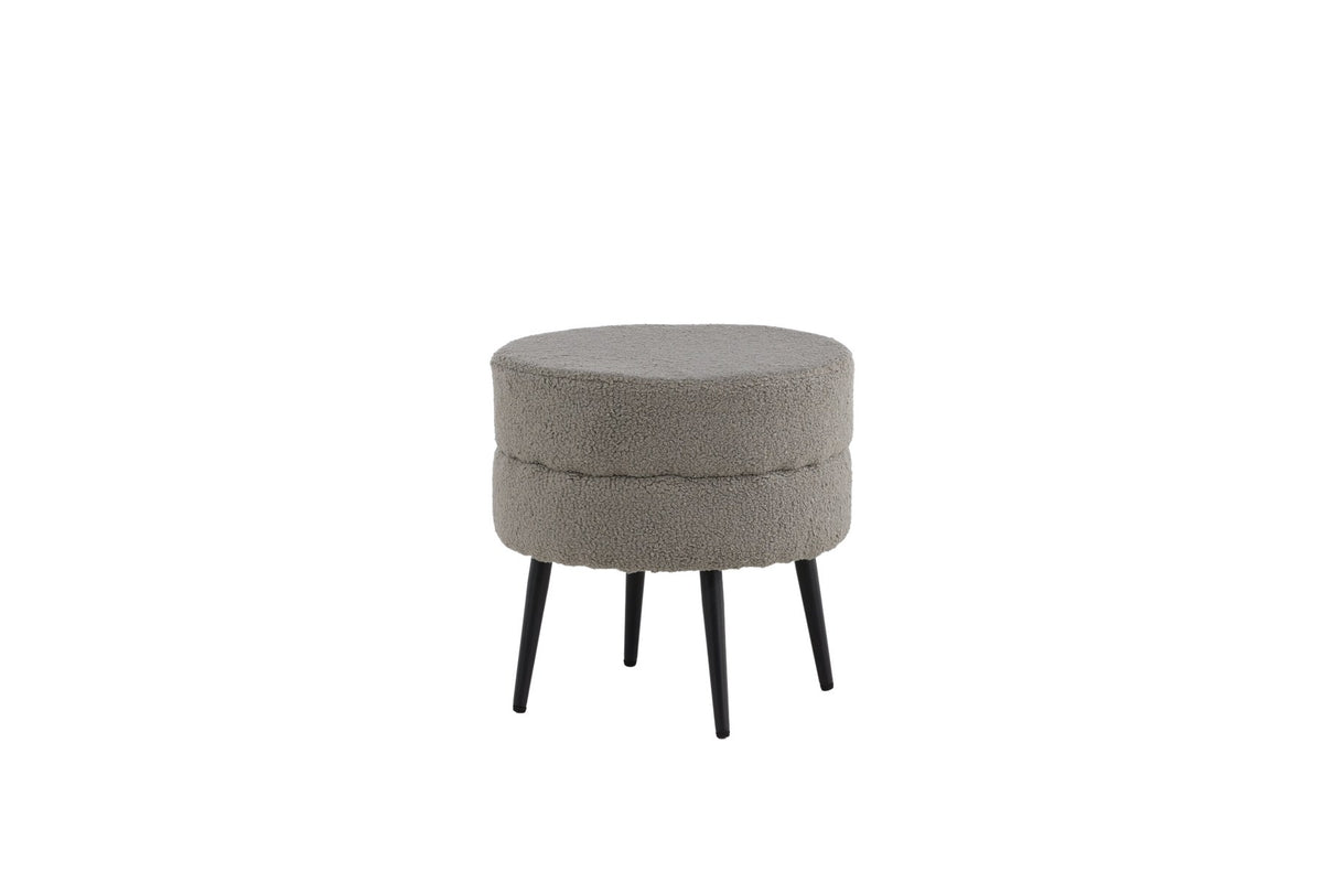 Runder Pouf Pot in Grau mit Teddystoff-Bezug, Durchmesser 40 cm, auf schwarzen, leicht ausgestellten Stahlbeinen stehend.