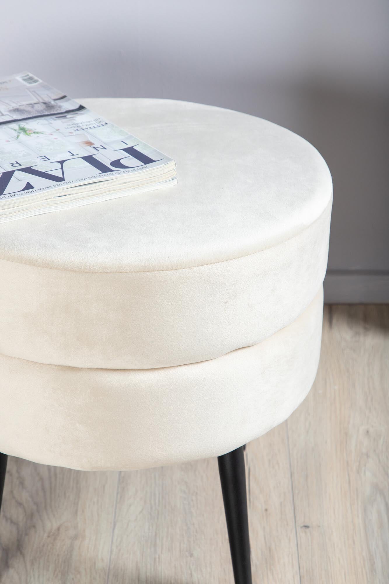 Pot Ottoman / Pouf in Hell beige präsentiert im Onlineshop von KAQTU Design AG. Pouf ist von Venture Home