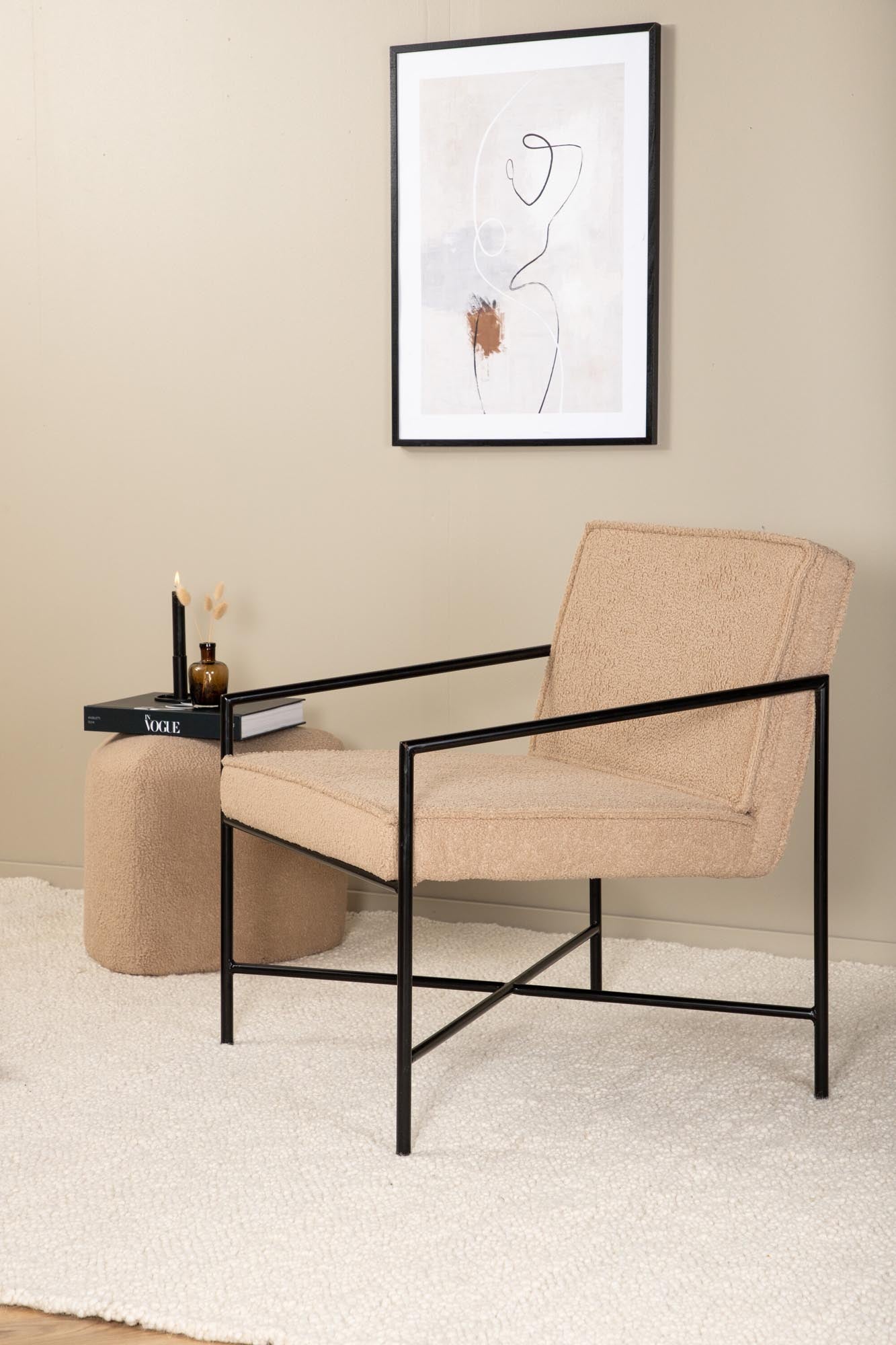 Eleganter Rakel Sessel von Venture Home für stilvolle Entspannung.