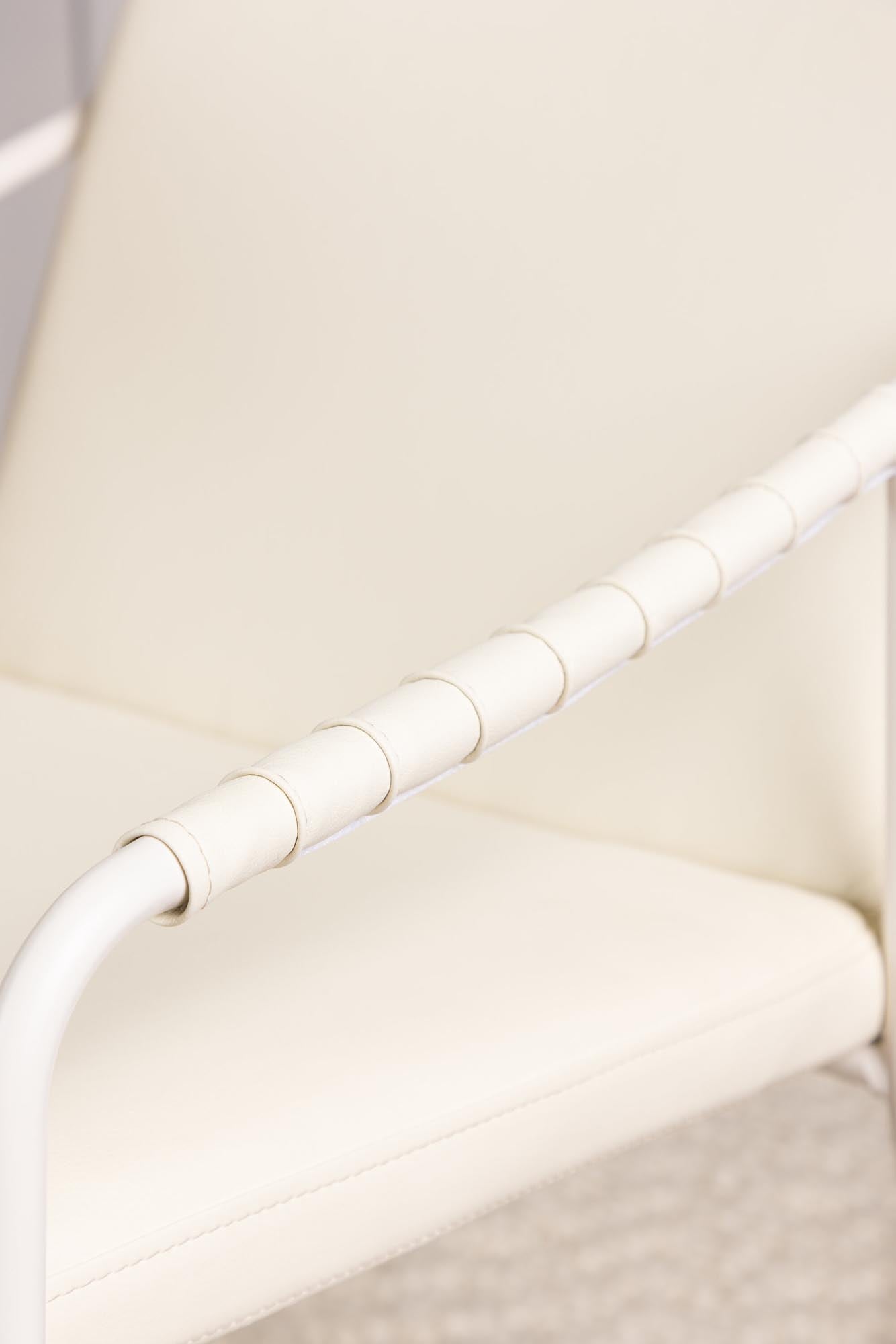 Twist Stuhl von Venture Home: Eleganter Designstuhl für Ihr Zuhause, ideal für Esszimmer und Küche, mit hohem Komfort und pflegeleichten Materialien.