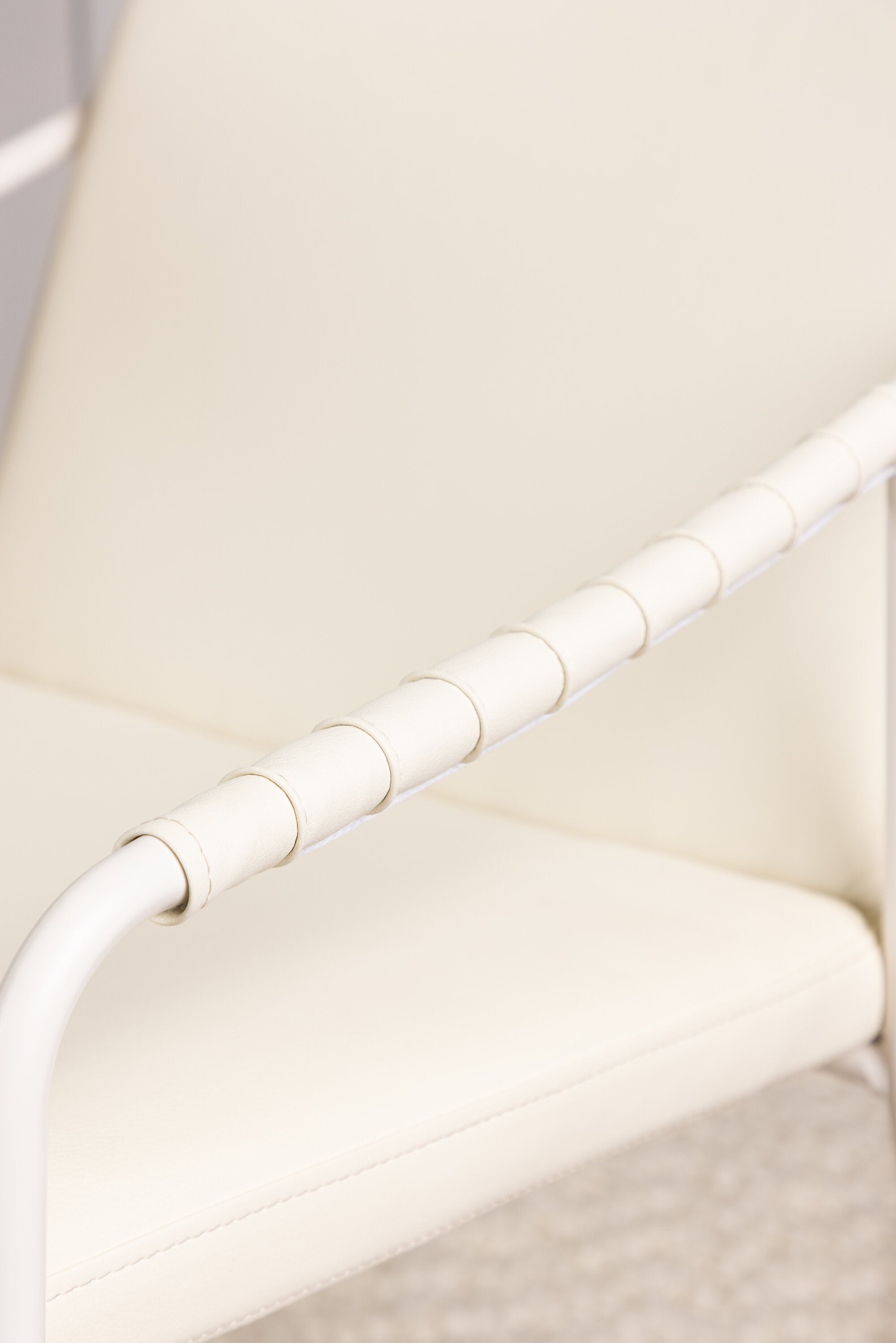 Twist Stuhl in Beige präsentiert im Onlineshop von KAQTU Design AG. Stuhl ist von Venture Home