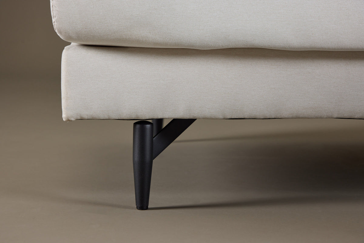 Sofia 3-Seat Sofa in Beige/Schwarz präsentiert im Onlineshop von KAQTU Design AG. 3er Sofa ist von Venture Home
